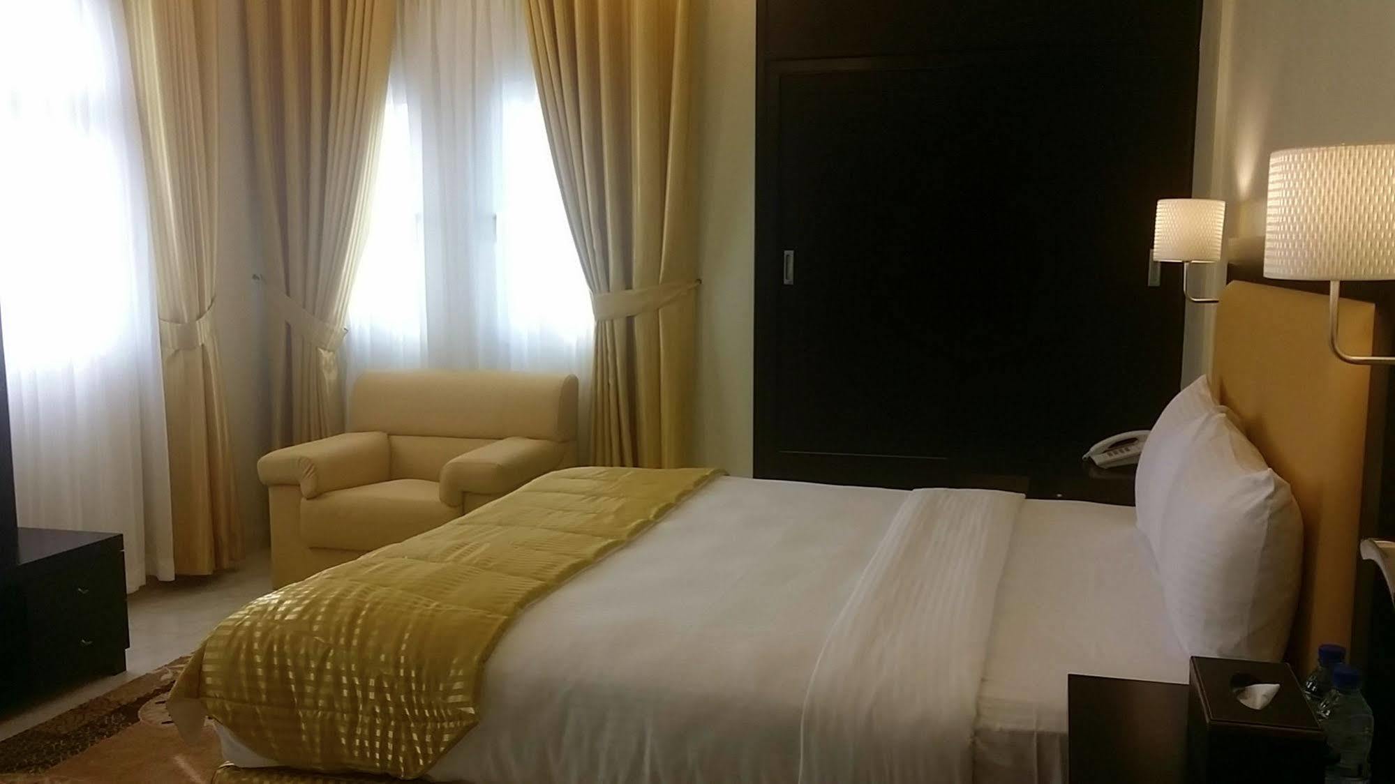 Remas Hotel Suites - Al Khoudh, Seeb, Muscat Buitenkant foto